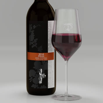A pour of 2016 Syrah with label shown on bottle